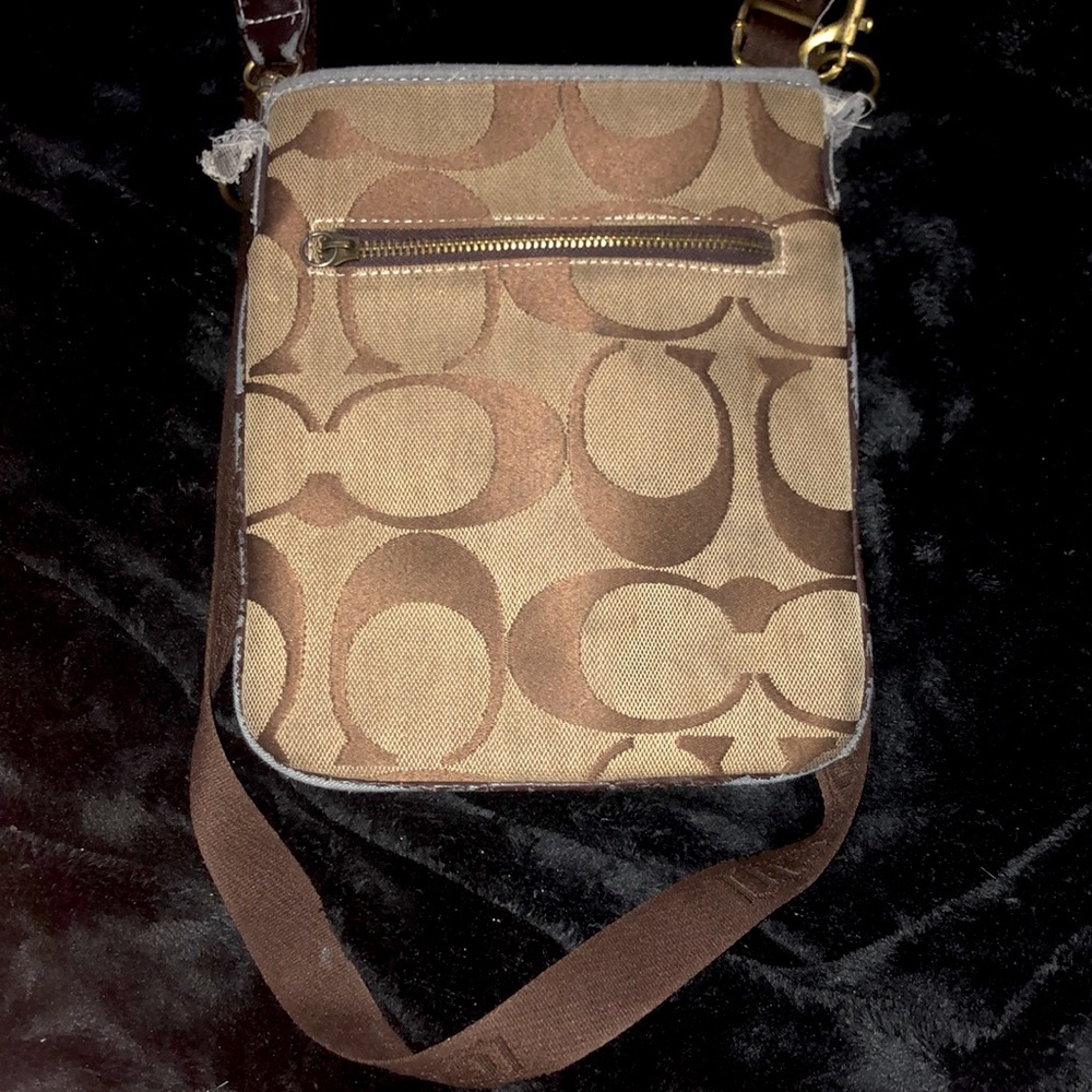 coach bag ,one size ,brown ,some fabric is peeling off
